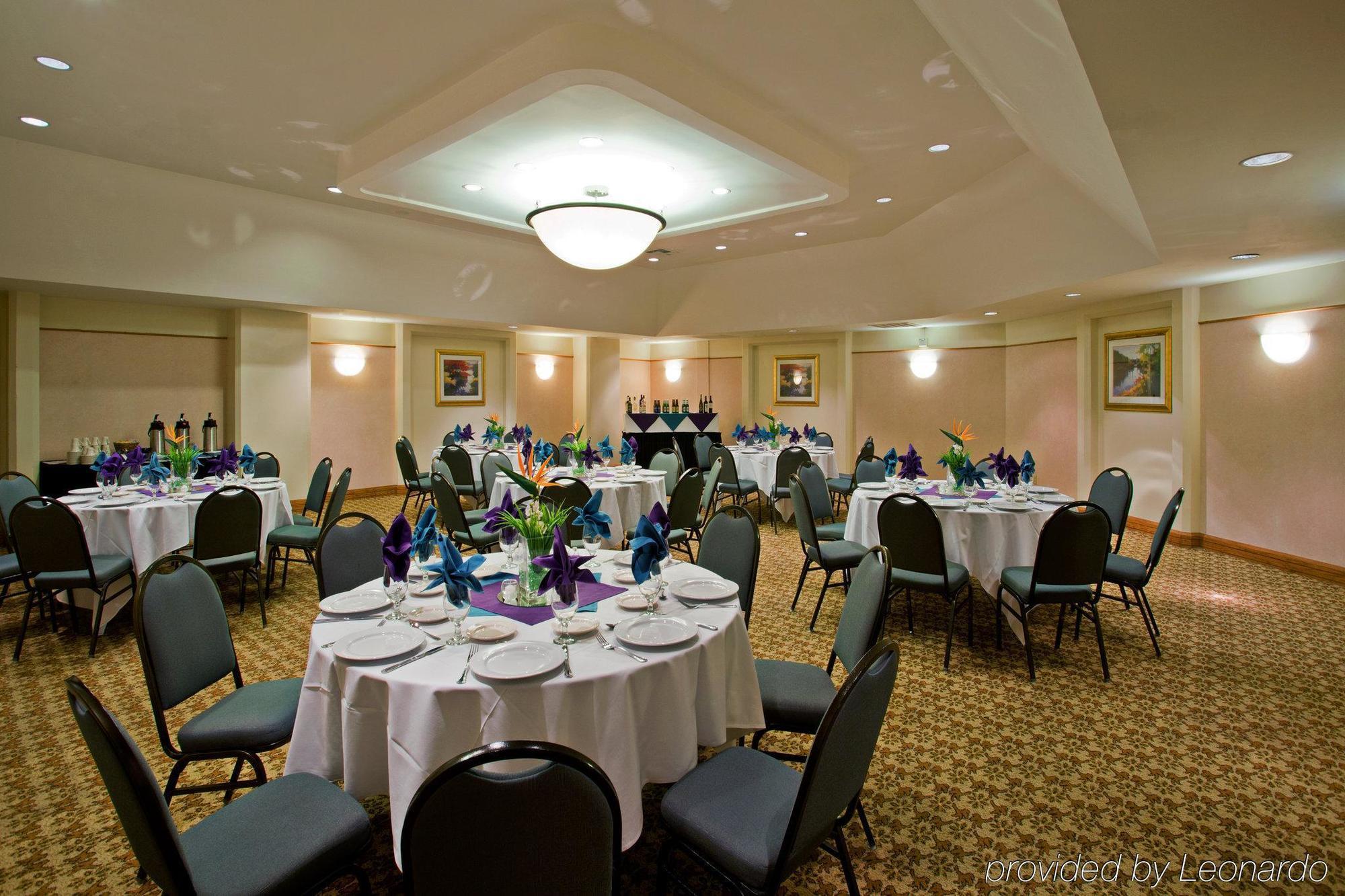 Hilton Garden Inn San Diego Mission Valley/Stadium Restaurant photo